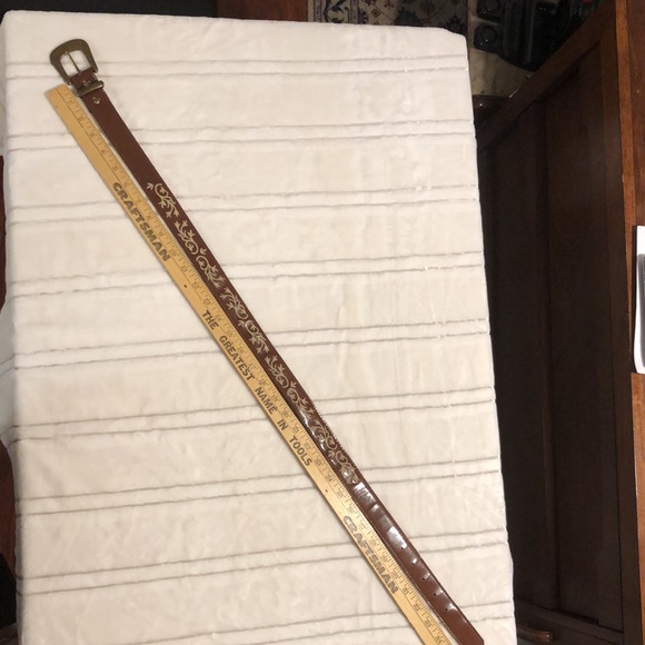 Beautiful brown leather belt w/ cream embroidered vines. 36” leather, buckle 2”. - Picture 5 of 6